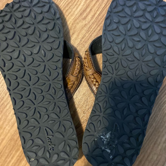 Clarks Cloudsteppers brown leather flip flop sandals. Sz 10 - Picture 6 of 7